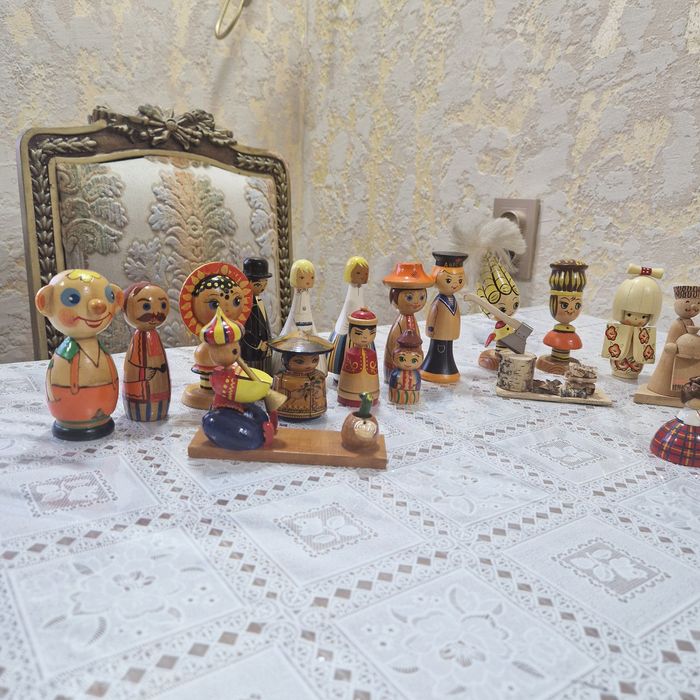 Полная коллекция старинных статуэток