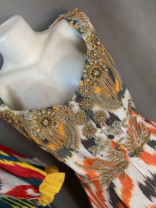 Ansambl kelinlar uchun toza margilon adras