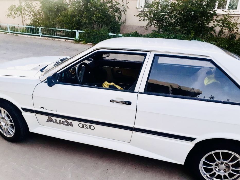 Автомобиль Audi 80