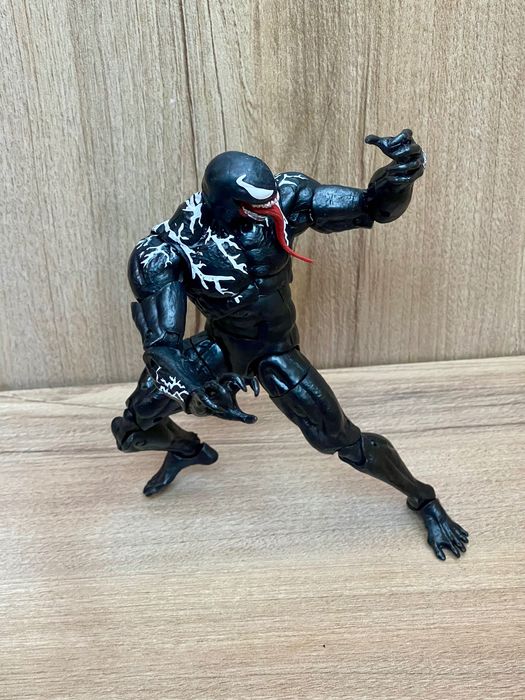 Figurina Marvel Legends Venom