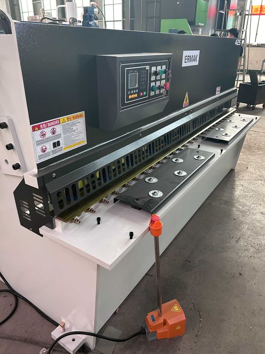 Гильотина ЧПУ (4х2500)