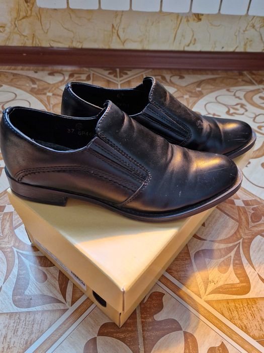 Обувь по 2000 тенге