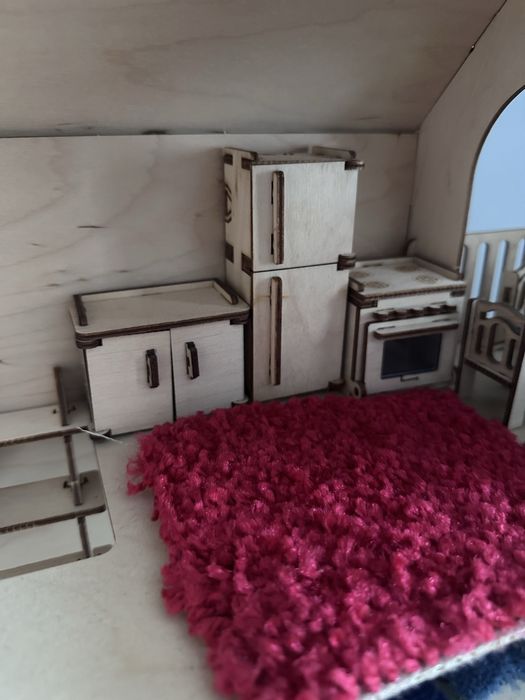 Деревянный домик для кукол