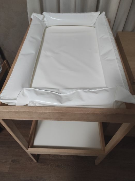 Повивалник Маса за повиване Икеа Ikea SNIGLAR с подложки
Маса за повив