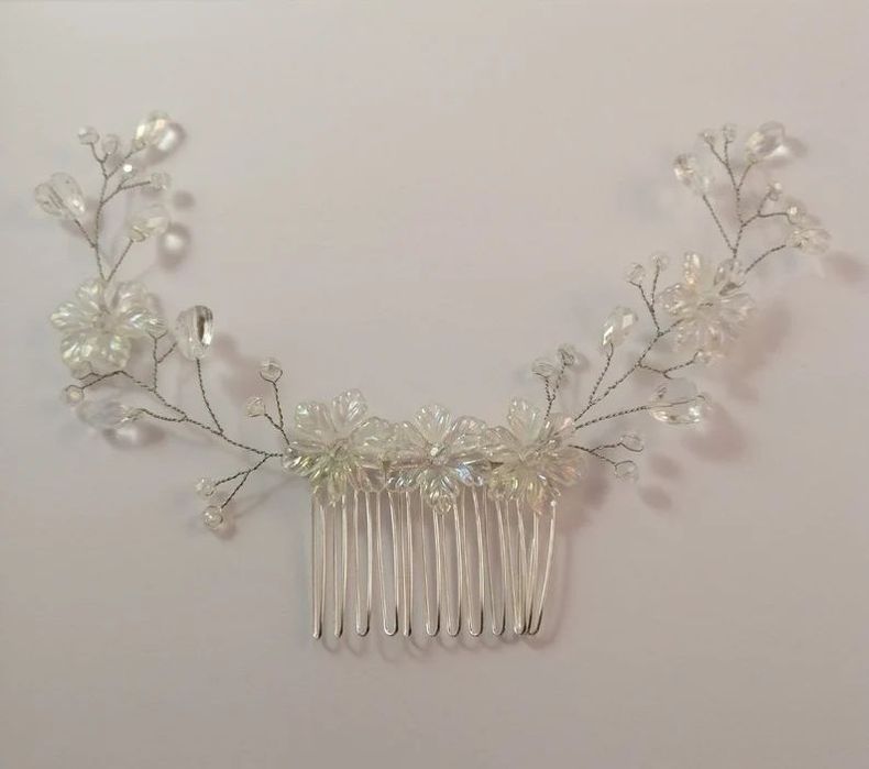 Ръчно изработен комплект за коса от кристални мъниста.