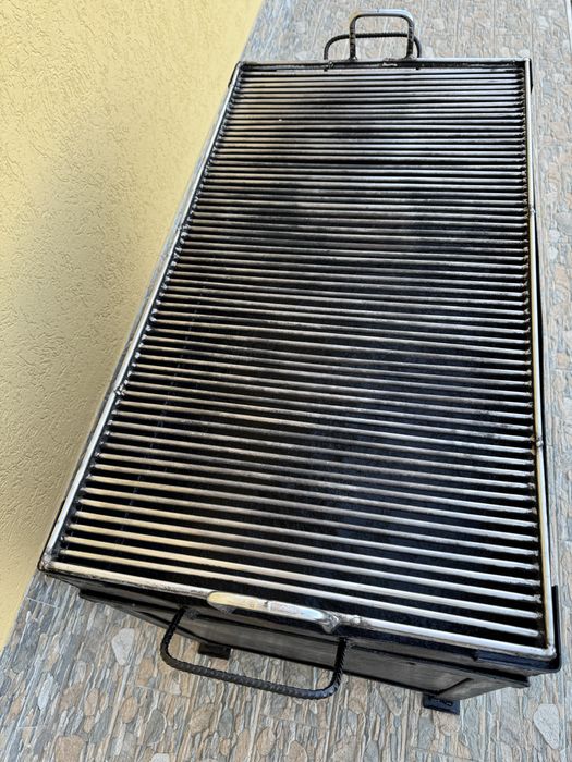 Vând grătar din inox latime 60cm pe 102cm lungime