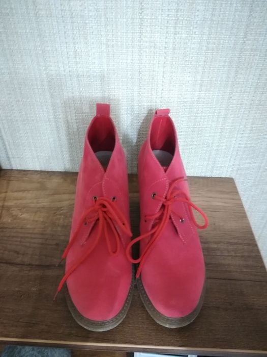 Нови дамски боти в ярък коралов цвят, подходящи за сезона. Размер   39