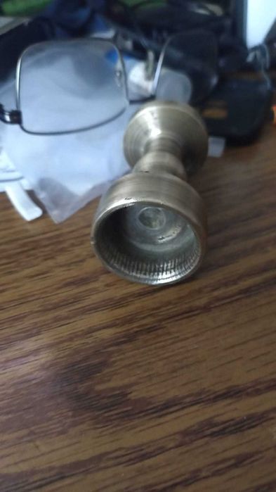 capsator vechi din bronz pentru sticle