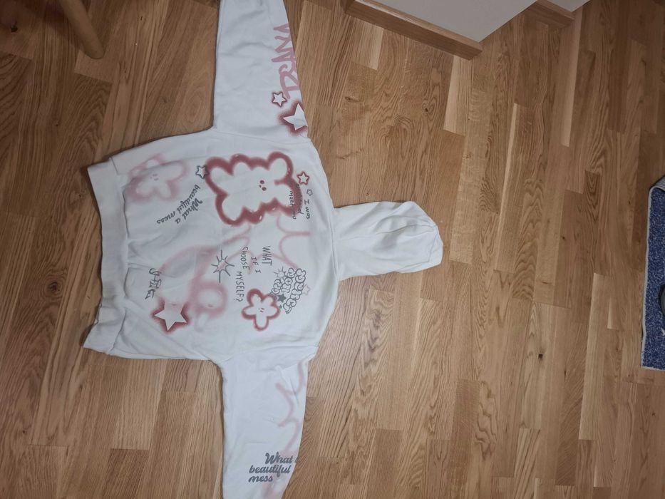 Бяло худи от BERSHKA