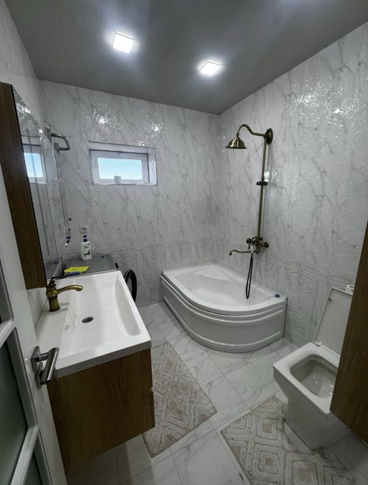 2 комнптная квартира , центр , 77 серия, кирпич, 3 этаж,