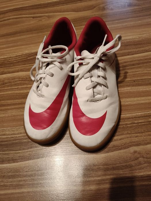 Vând adidași Nike sala