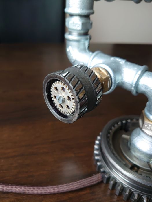 Ръчно изработена лампа в индустриален стил