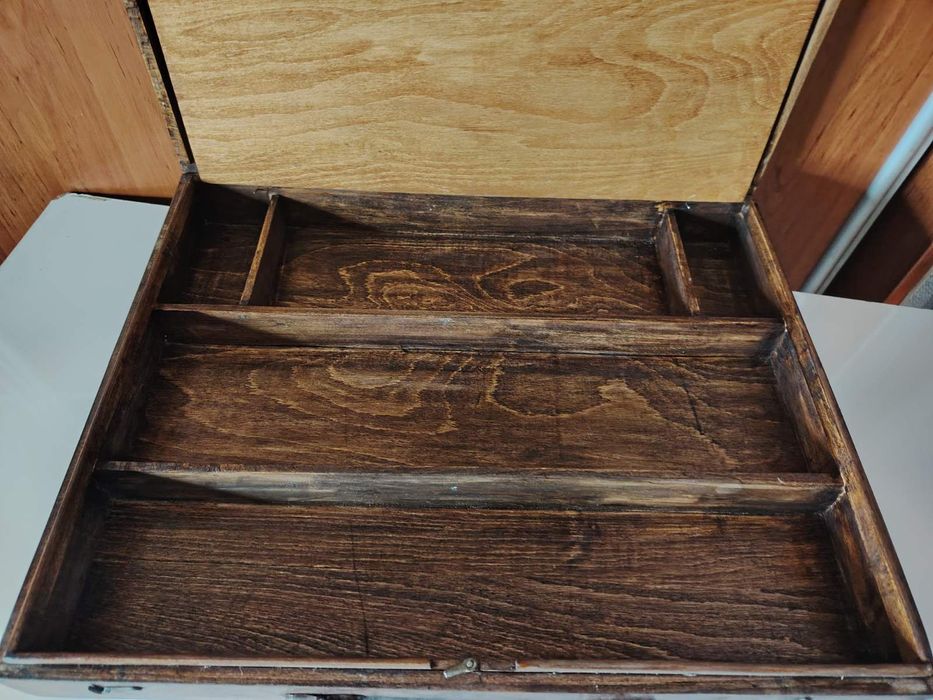 Ретро Дървен куфар за рисуване. 35€.