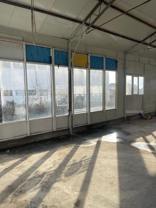 Inchiriez hală  pret 4€ mp