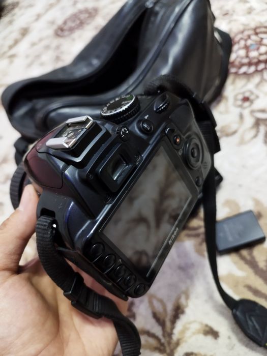 Nikon D 3100 sotiladi