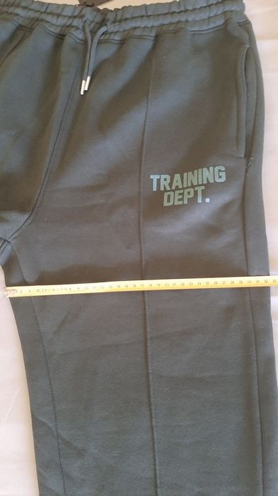 Pantaloni treining MAN XXL, pentru barbati cam la 1,90 m.