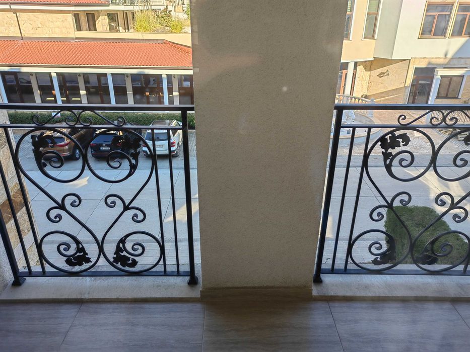 Продава се Двустаен апартамент в Несебър - 70 кв.м за 765 €/кв.м - Снимка #2