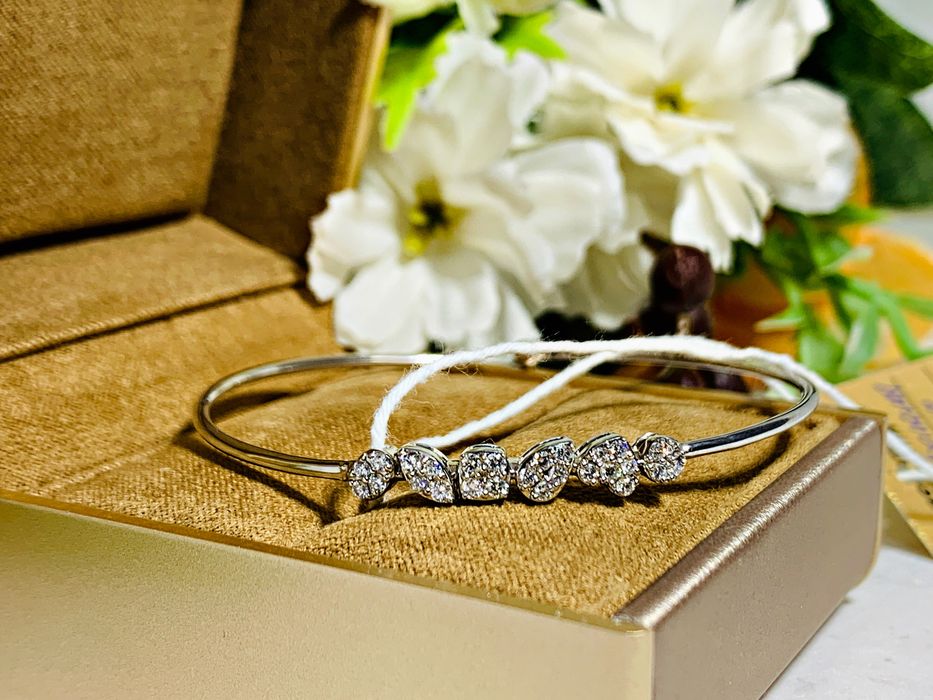 золотой браслет с бриллиантами в белом золоте