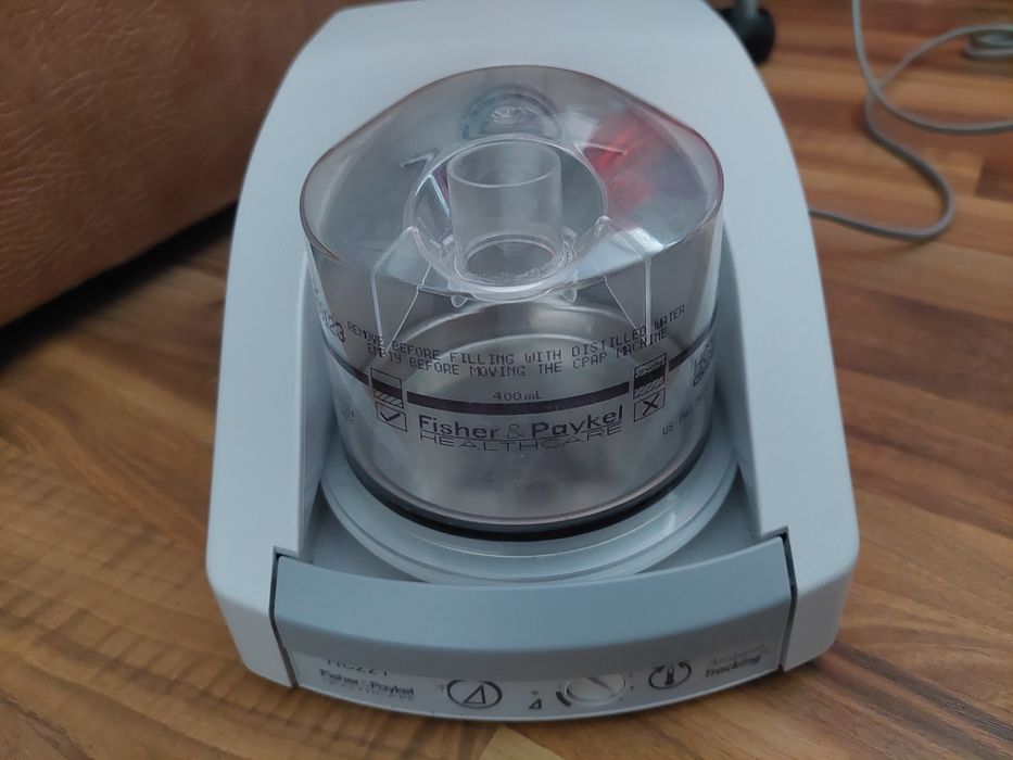 Aparat de apnee cu umidificator Fisher & Paykel hc 221, folosit putin