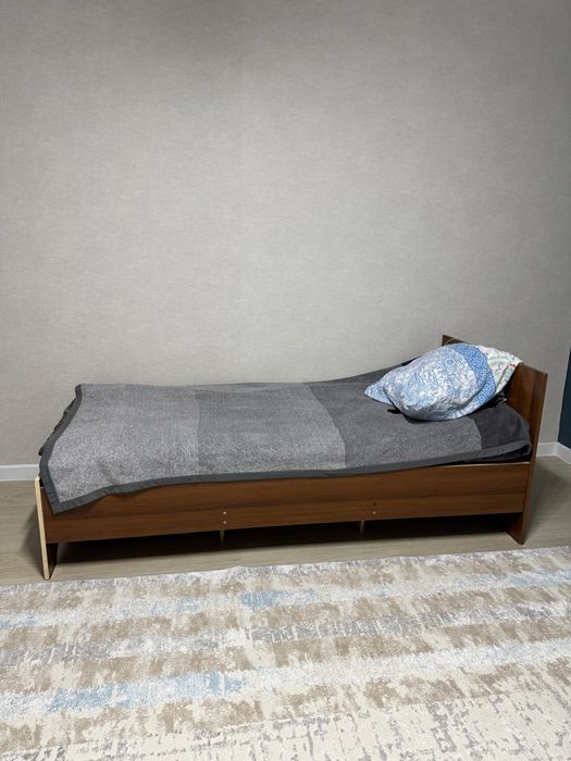 мебель, кровать односпальные есть 2