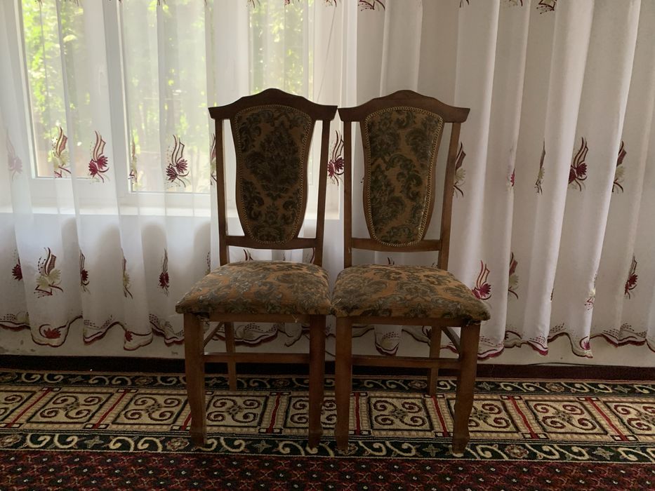 stul 8 ta bor sotiladi