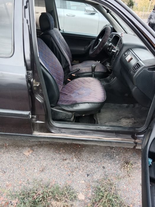 Продам Гольфа 1.6 на ходу.