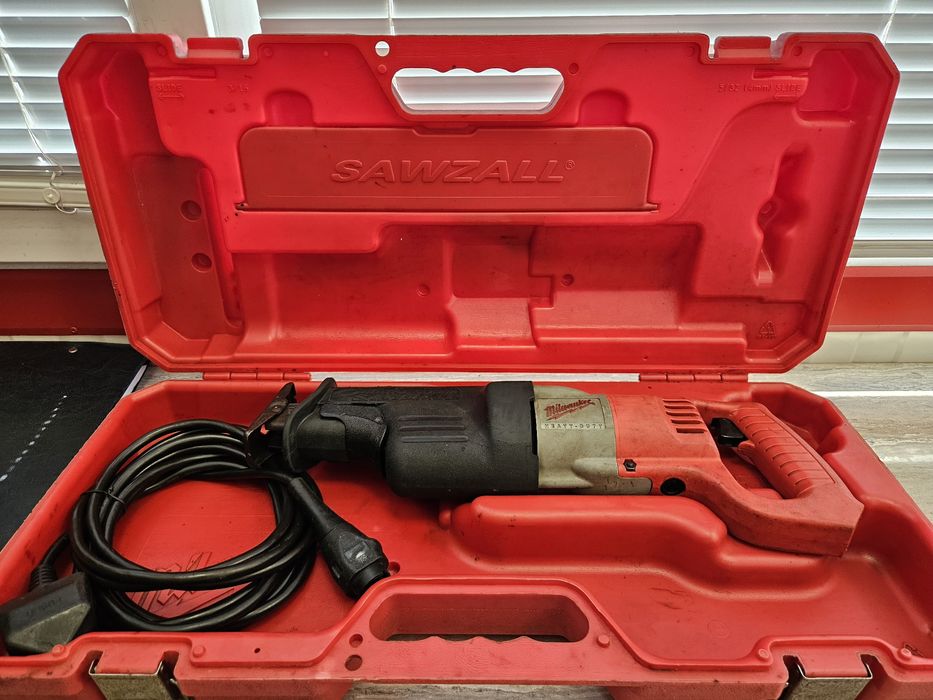 Milwaukee Саблен Трион SSPE1000QX 220V.