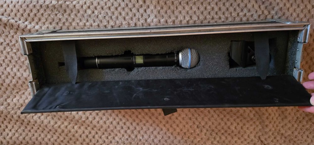 Продавам микрофон SHURE UR24S