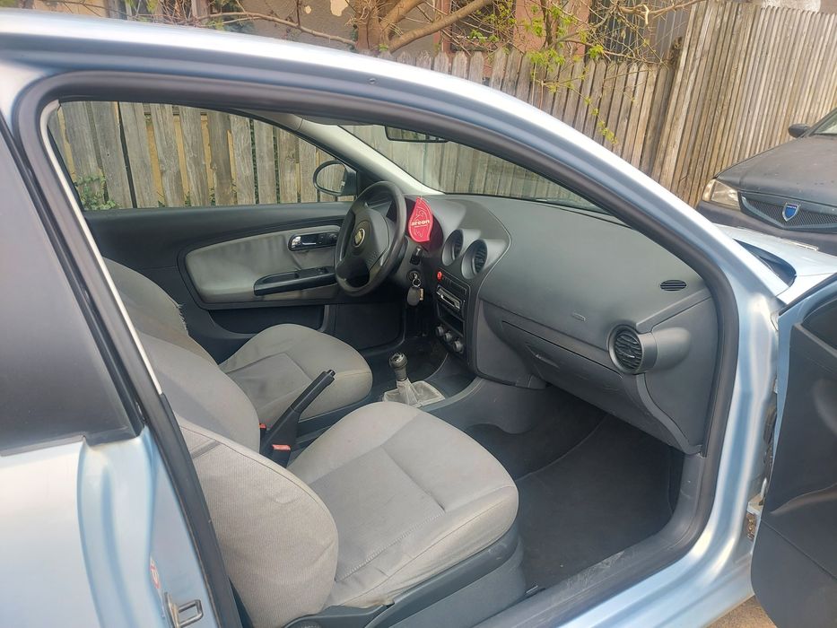 Seatt ibizta an  2004   acte valabile 1.2 benzina  km 197000