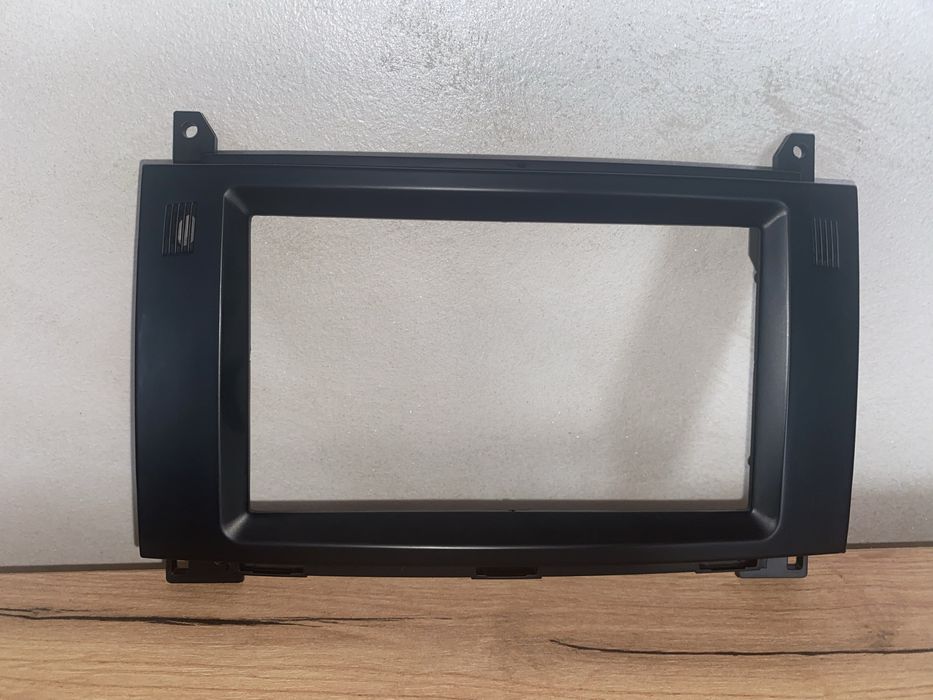 Ramă adaptoare 2-DIN Mercedes Vito W639 NOUĂ