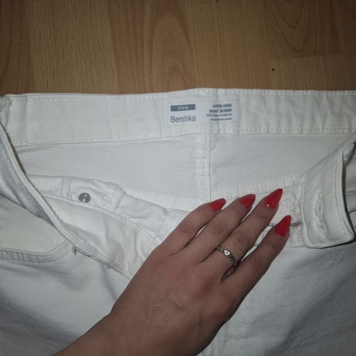 Blugi  bershka noi