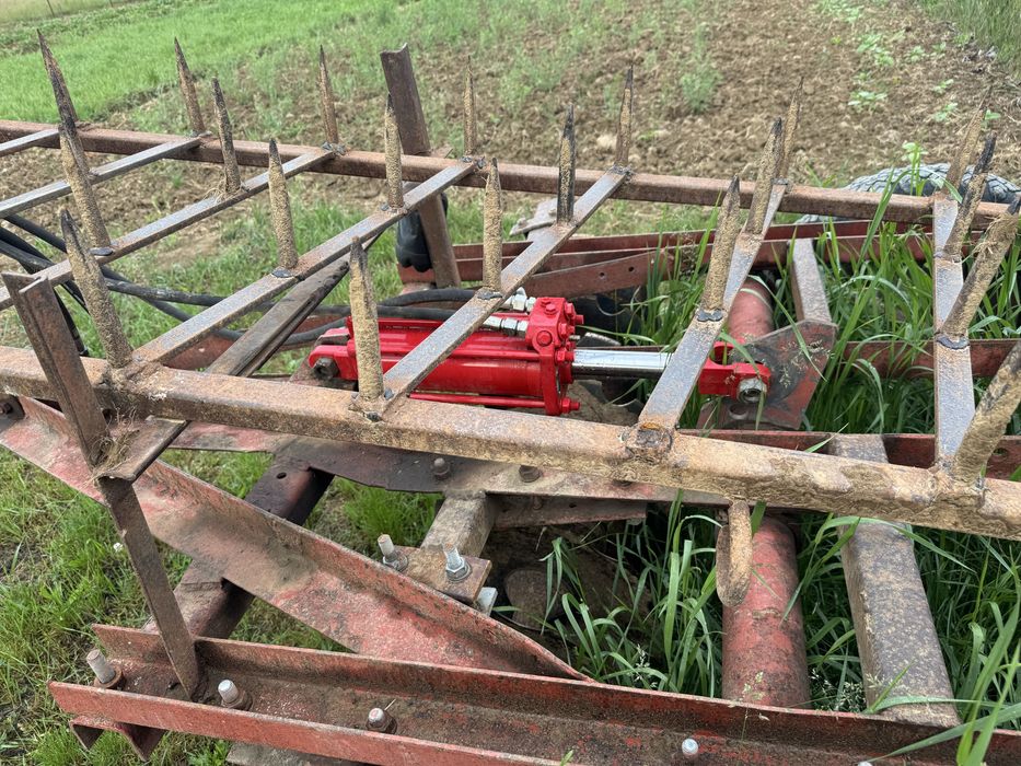 Tractor UM 650 cu utilaje