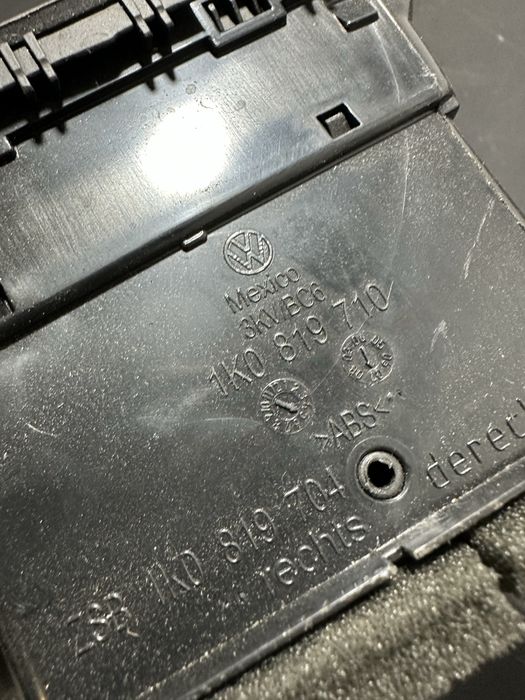 Grila ventilatie dreapta fata Volkswagen vw Golf 5 Jetta 1K0819710
