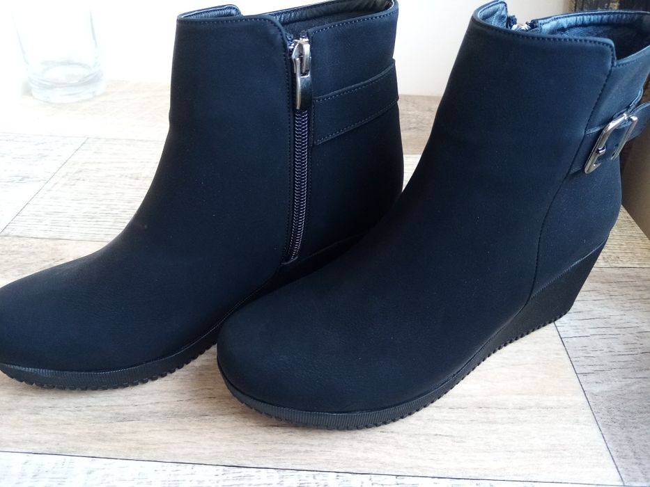 Дамски черни зимни боти обувки на платформа 36 номер