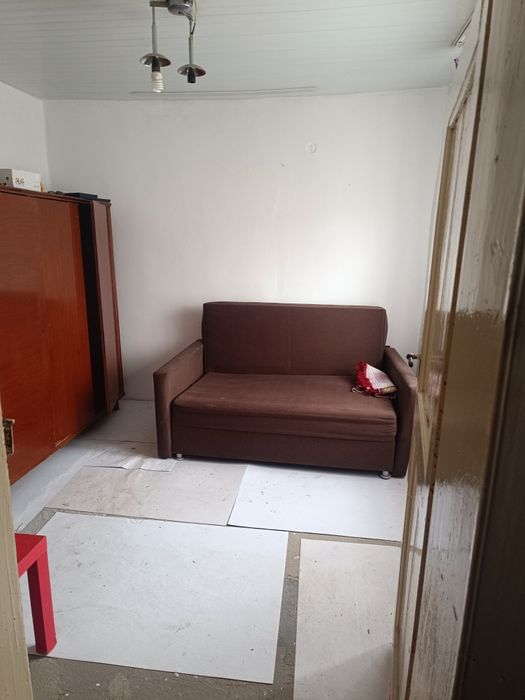 Închiriez casa batraneasca