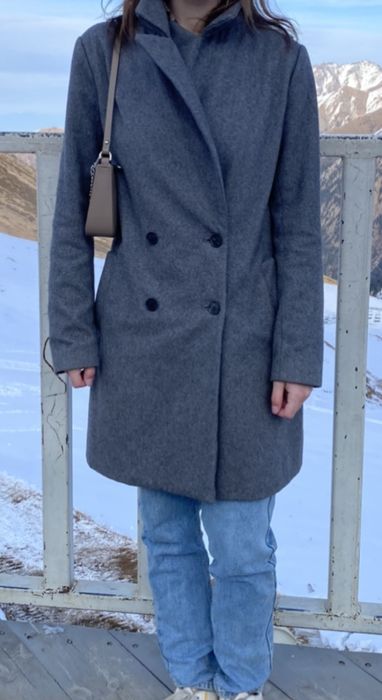 Пальто Zara Basic женское серое