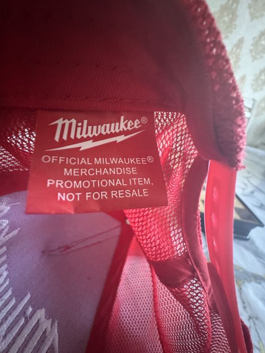 Продам бейсболку Milwaukee
