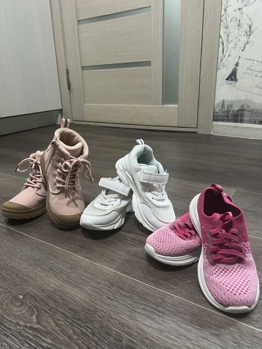 Продам детскую обувь