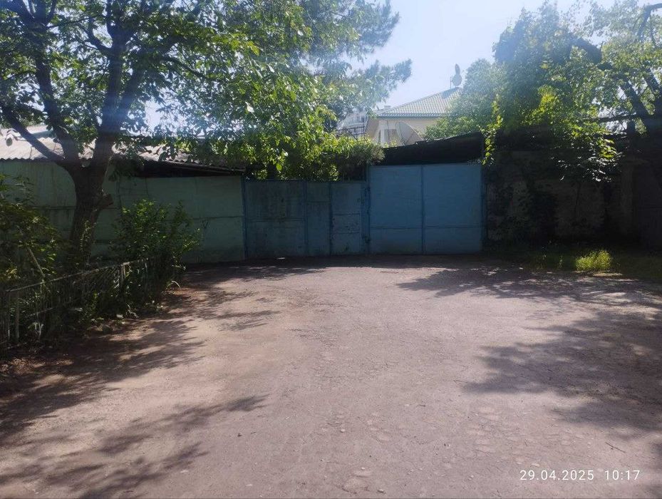 2 комнатный дом семейной паре на участке у ворот госпиталя 300 $