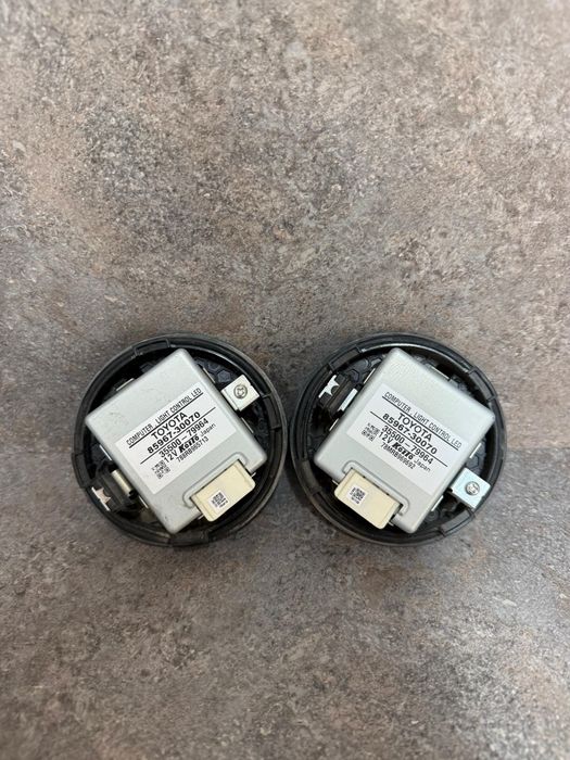 Запчасть на фару camry