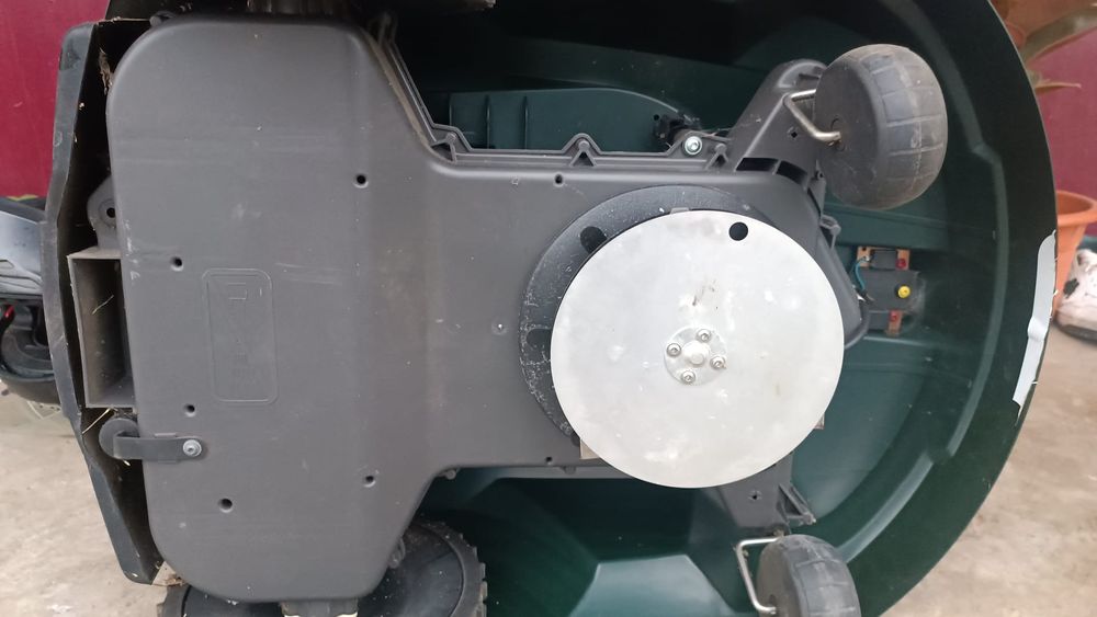 Robot de tuns iarba electrica