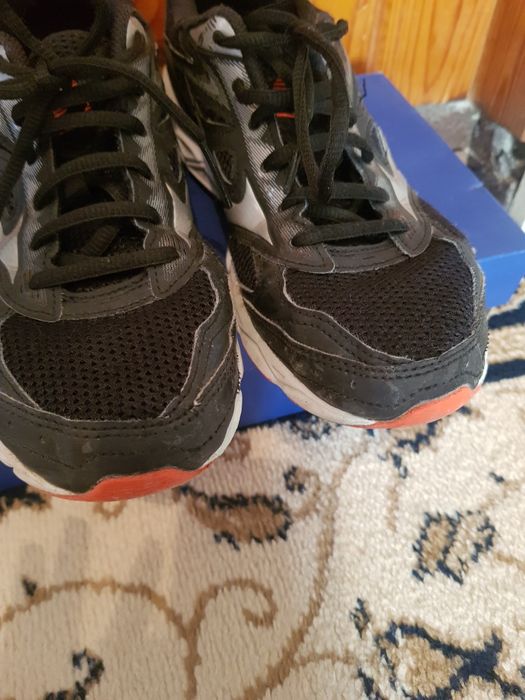 Маратонки Mizuno