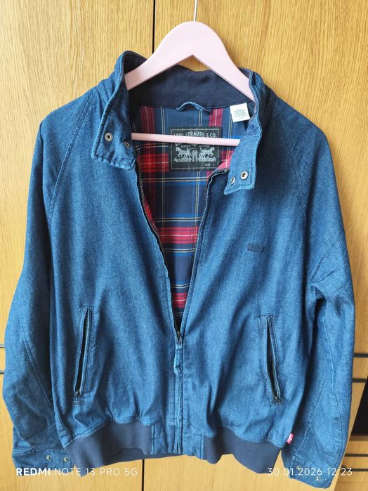Яке-пролетно Levis