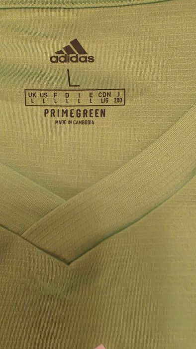 Нова тренировъчна тениска Adidas размер L