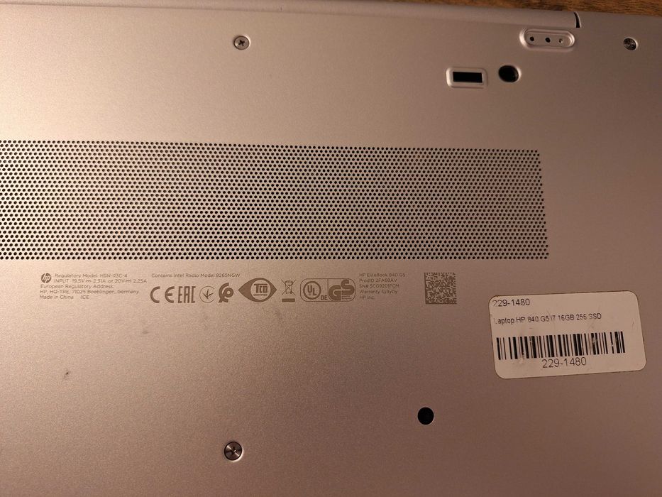 Vând HP EliteBook 840 G5  i7, 16 GB RAM și SSD de 256 GB