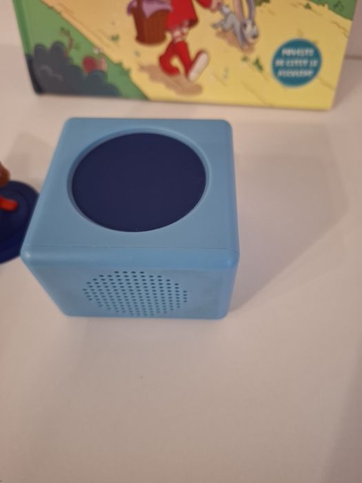 Boxa audio litera si figurina scufita rosie