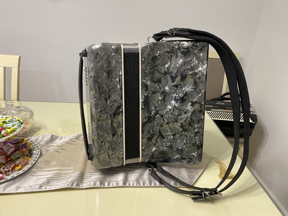 Acordeon  Comet ( Parrot) 72 basi