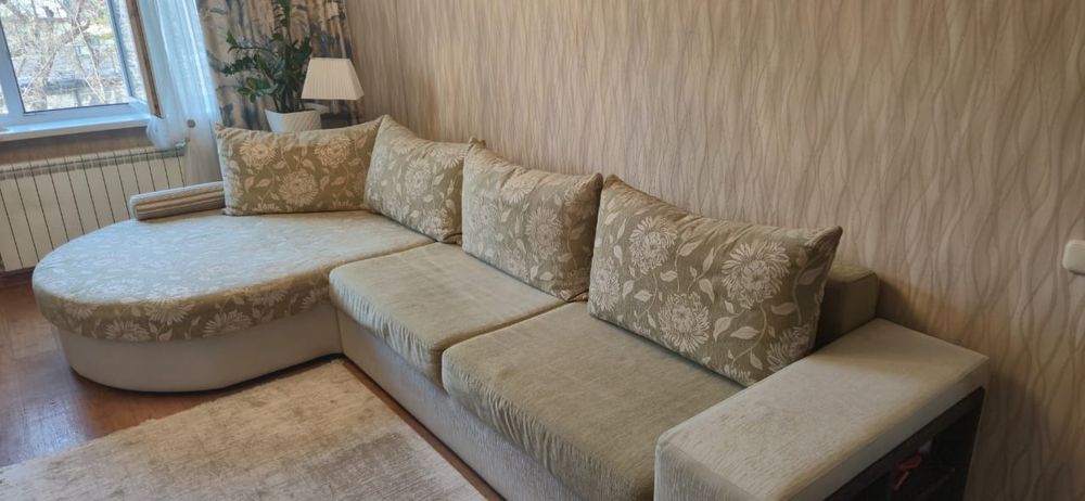 Продам диван угловой