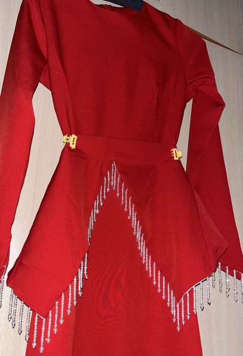 платье красный, размер S /42