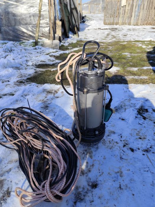 Pompa submersibila ca nouă . de putere mare